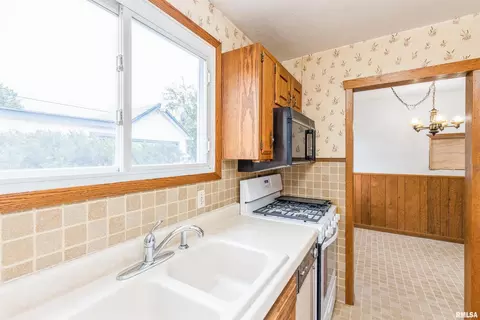 3910 10th Ave, Moline, IL 61265 photo 9