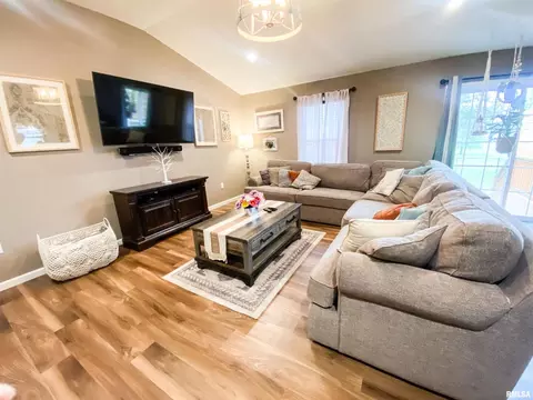 1804 Colonial Dr, Marion, IL 62959 photo 3