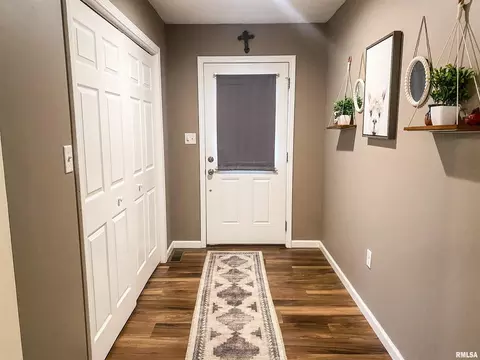 1804 Colonial Dr, Marion, IL 62959 photo 2