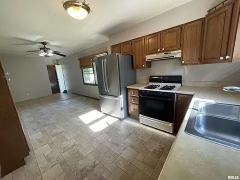 1430 19th Ave, Silvis, IL 61282 photo 5