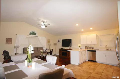 1820 12th St, Silvis, IL 61282 photo 9