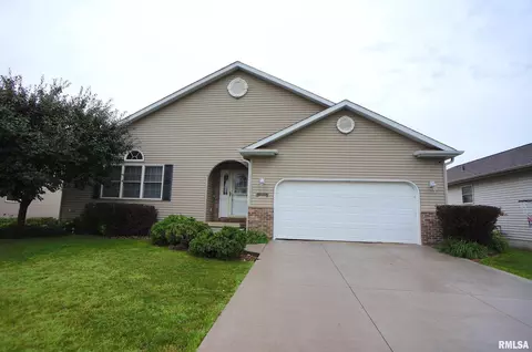 1820 12th St, Silvis, IL 61282 photo 1