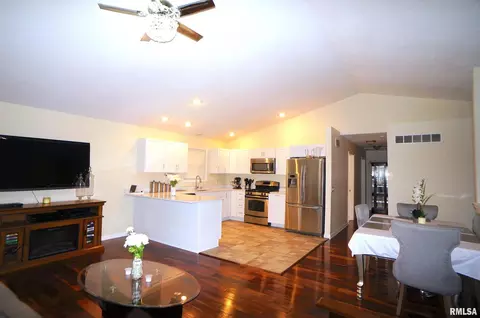 1820 12th St, Silvis, IL 61282 photo 3