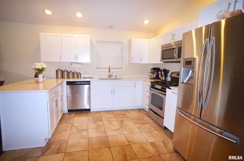 1820 12th St, Silvis, IL 61282 photo 13