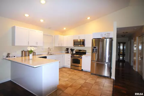 1820 12th St, Silvis, IL 61282 photo 4