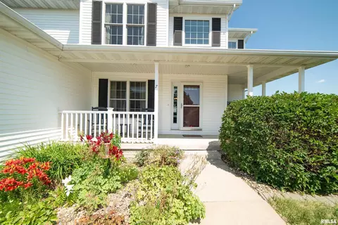 7 Jacob Dr, Eldridge, IA 52748 photo 3