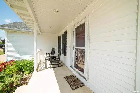 7 Jacob Dr, Eldridge, IA 52748 photo 4