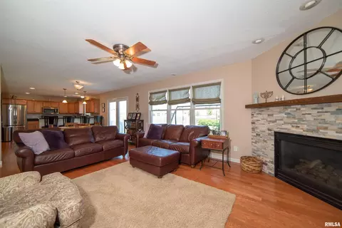 7 Jacob Dr, Eldridge, IA 52748 photo 7