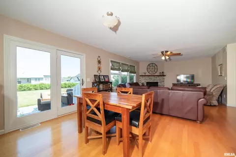 7 Jacob Dr, Eldridge, IA 52748 photo 10