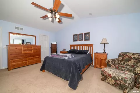 7 Jacob Dr, Eldridge, IA 52748 photo 32