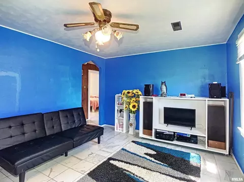 2407 48th St, Moline, IL 61265 photo 4