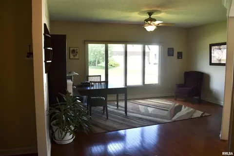 651 Dammann Dr, Eldridge, IA 52748 photo 11