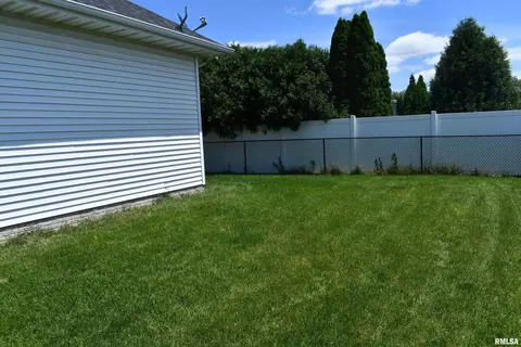 651 Dammann Dr, Eldridge, IA 52748 photo 36