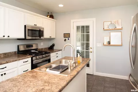 2009 14th St, Moline, IL 61265 photo 9