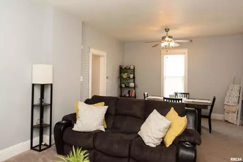2009 14th St, Moline, IL 61265 photo 5