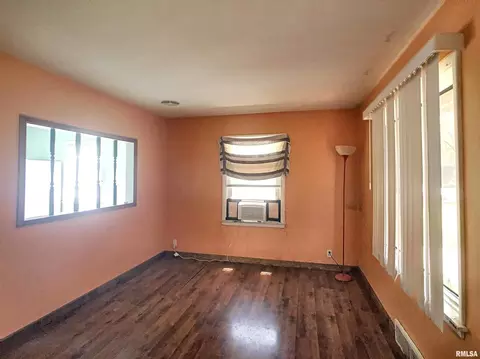 1408 43rd St, Moline, IL 61265 photo 2