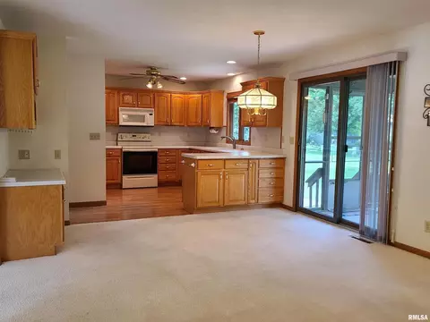 712 Valley View Dr, Fulton, IL 61252 photo 8