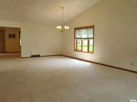 712 Valley View Dr, Fulton, IL 61252 photo 5