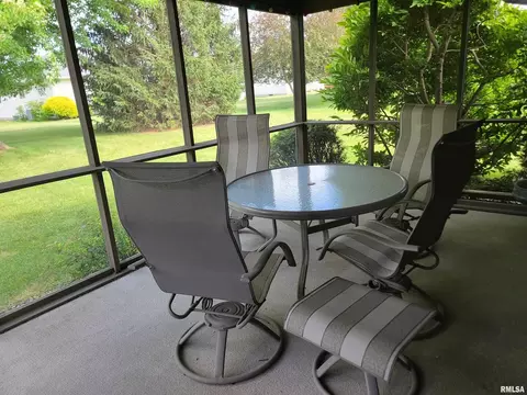 712 Valley View Dr, Fulton, IL 61252 photo 9