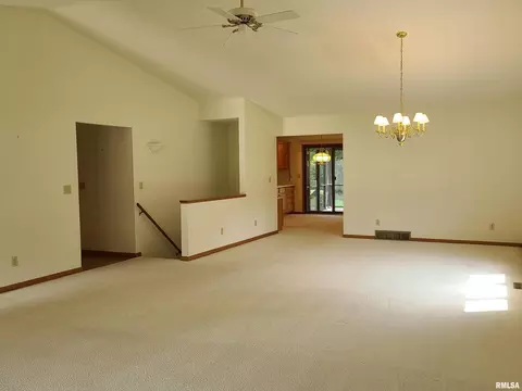 712 Valley View Dr, Fulton, IL 61252 photo 4