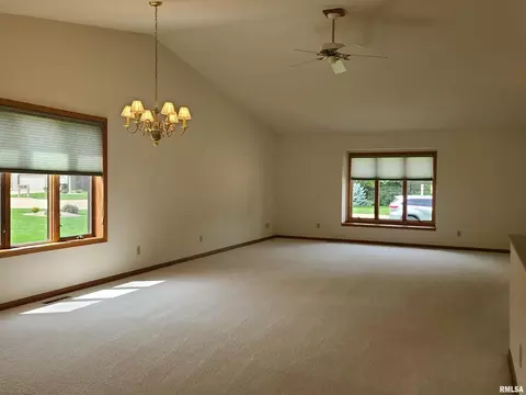 712 Valley View Dr, Fulton, IL 61252 photo 6