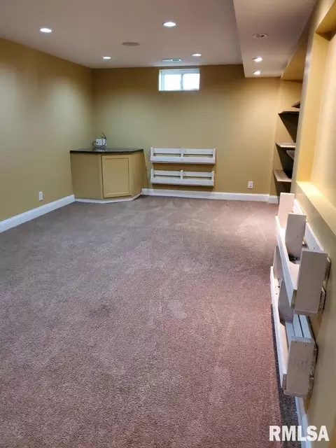 331 S 8th Ave, Eldridge, IA 52748 photo 8