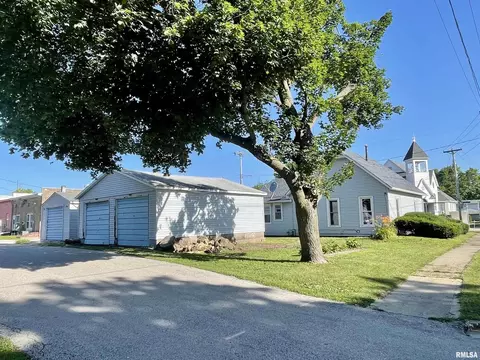 102 W D St, Alpha, IL 61413 photo 2