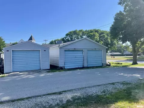 102 W D St, Alpha, IL 61413 photo 3
