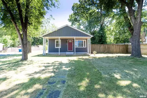 1102 Lickliter St, Benton, IL 62812 photo 2