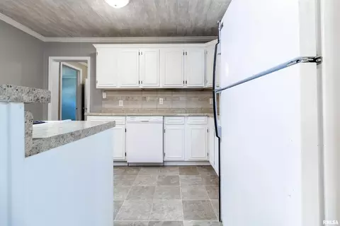 1102 Lickliter St, Benton, IL 62812 photo 10