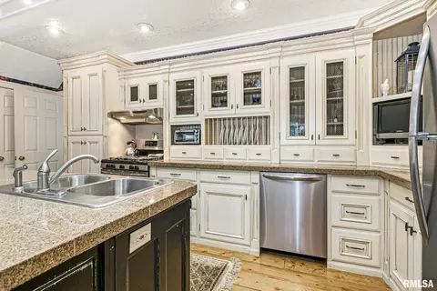 2203 5th St, Moline, IL 61265 photo 17