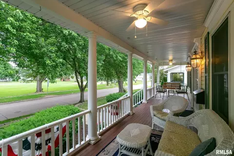 2203 5th St, Moline, IL 61265 photo 4