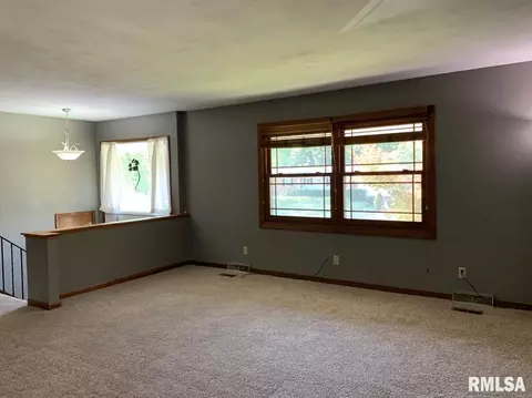 5339 34th Ave, Moline, IL 61265 photo 2