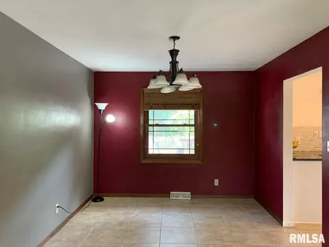 5339 34th Ave, Moline, IL 61265 photo 3