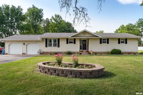 913 E 15th St, Christopher, IL 62822 photo 1