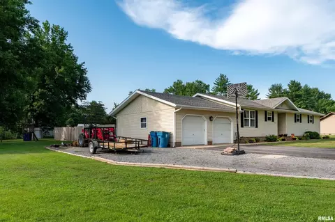 913 E 15th St, Christopher, IL 62822 photo 3
