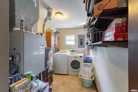 913 E 15th St, Christopher, IL 62822 photo 11
