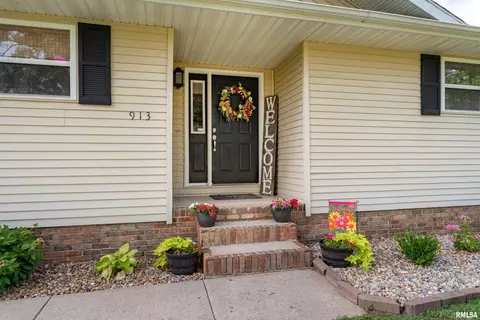 913 E 15th St, Christopher, IL 62822 photo 4