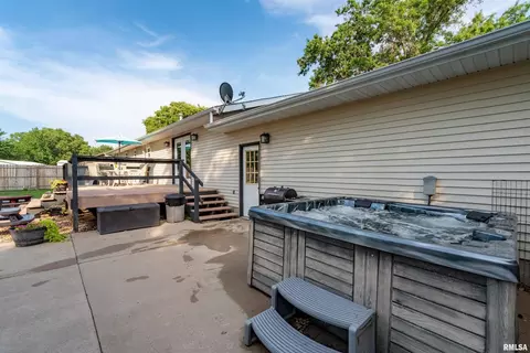 913 E 15th St, Christopher, IL 62822 photo 21