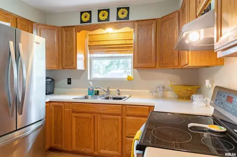 913 E 15th St, Christopher, IL 62822 photo 10