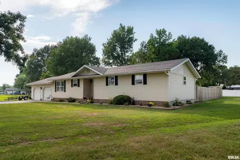 913 E 15th St, Christopher, IL 62822 photo 2