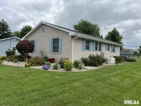 329 E College St, Kewanee, IL 61443 photo 2