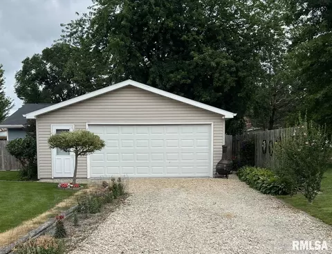 329 E College St, Kewanee, IL 61443 photo 5