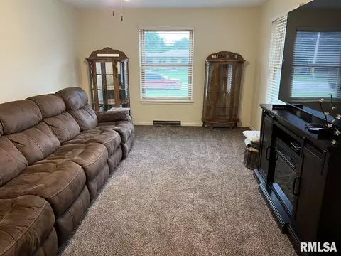 329 E College St, Kewanee, IL 61443 photo 16