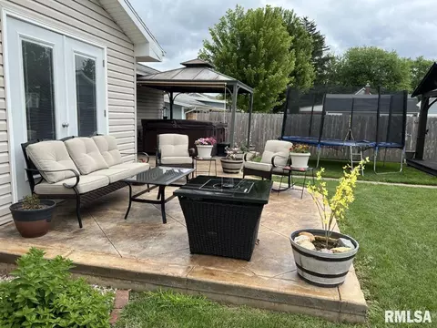 329 E College St, Kewanee, IL 61443 photo 6