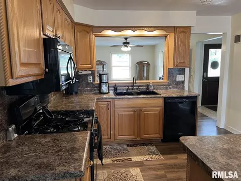 329 E College St, Kewanee, IL 61443 photo 17