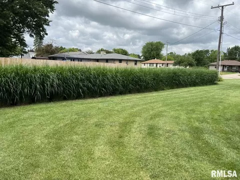 329 E College St, Kewanee, IL 61443 photo 10