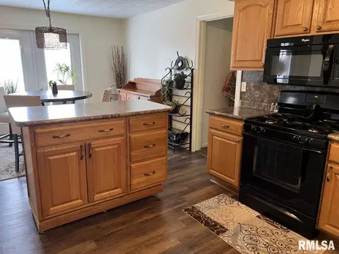 329 E College St, Kewanee, IL 61443 photo 20