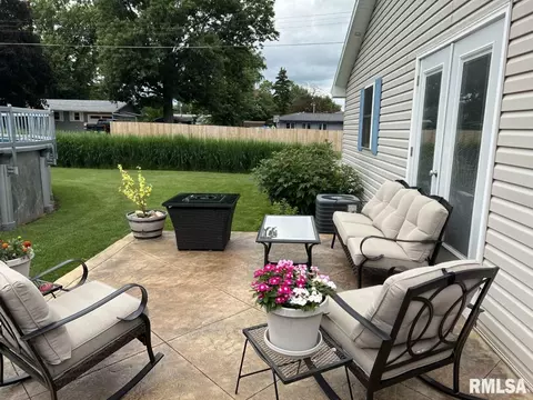 329 E College St, Kewanee, IL 61443 photo 7