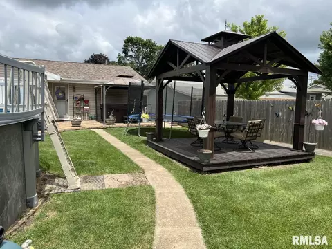 329 E College St, Kewanee, IL 61443 photo 8